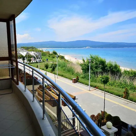 아파트 Albatros Private 프리모르스코